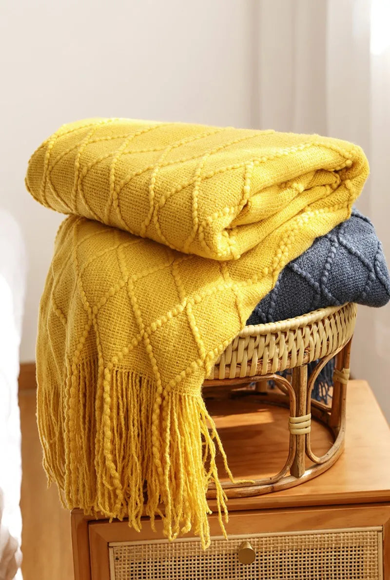 Knitted Tassel Blanket — Soft Acrylic Cozy All-Season Throw