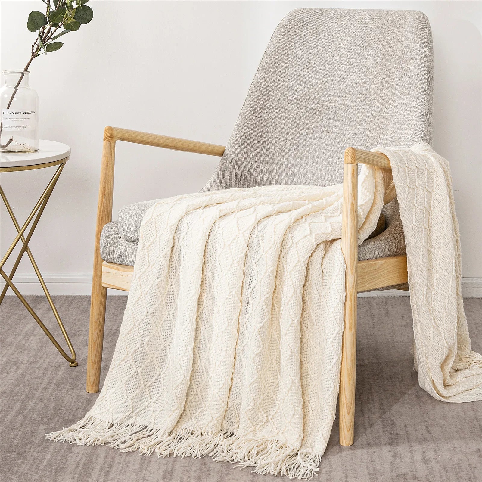 Knitted Tassel Blanket — Soft Acrylic Cozy All-Season Throw